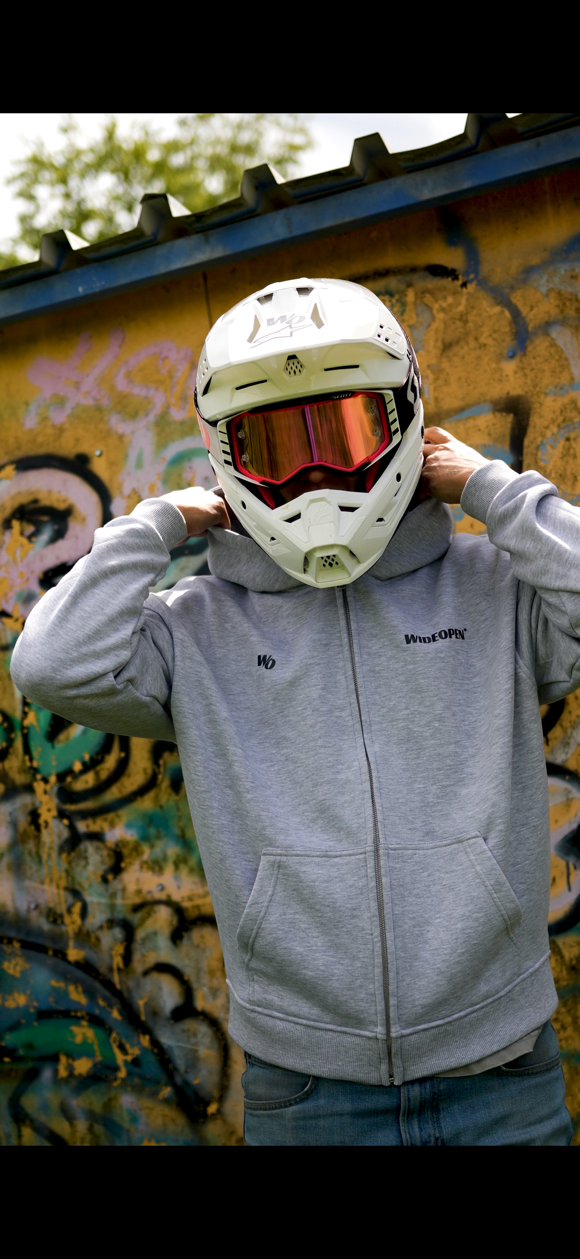 MOTORSPORT ATHLETES OVERSIZED ZIPPER